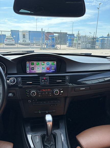 BMW 330d 10 of 12