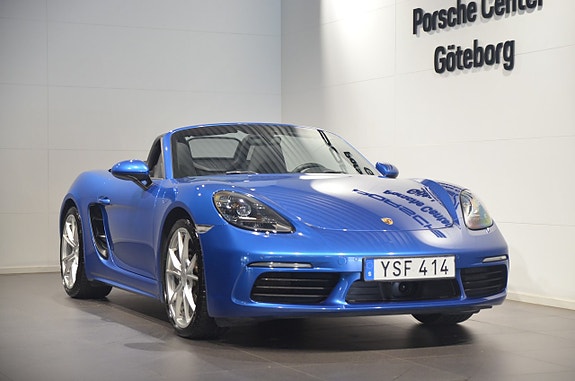 Porsche 718 Boxster 2 of 17