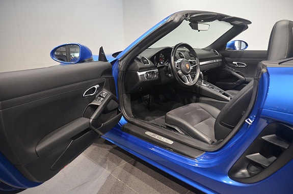 Porsche 718 Boxster 9 of 17
