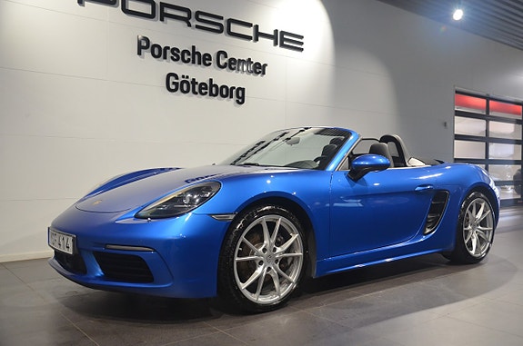 Porsche 718 Boxster 8 of 17