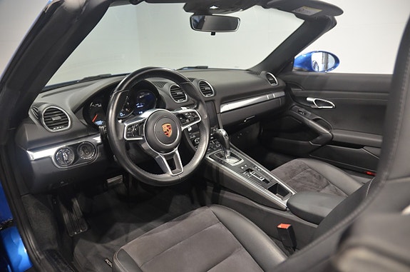 Porsche 718 Boxster 12 of 17