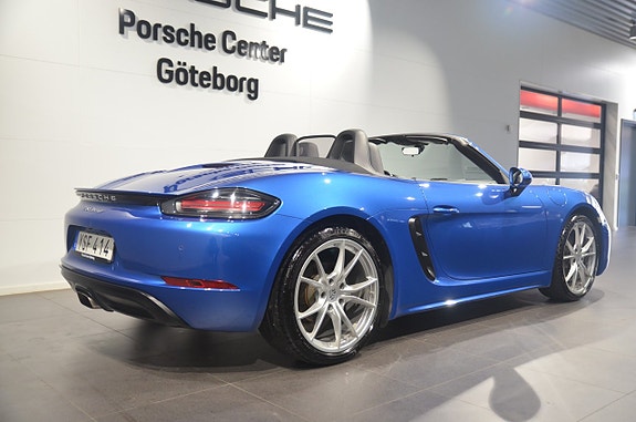 Porsche 718 Boxster 4 of 17