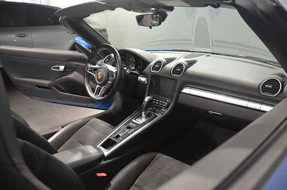 Porsche 718 Boxster 13 of 17