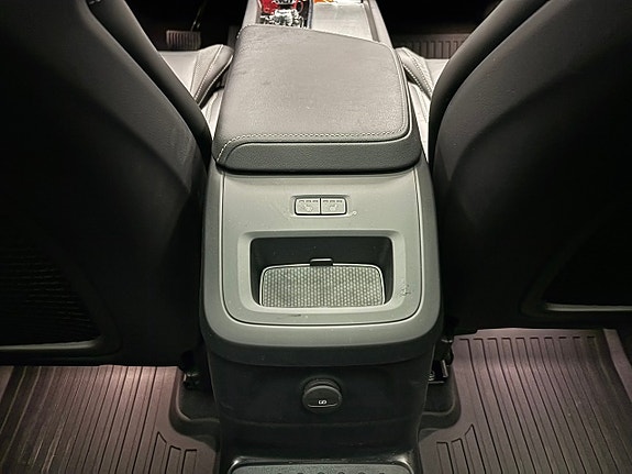 Volvo XC60 12 of 22