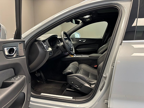 Volvo XC60 16 of 22