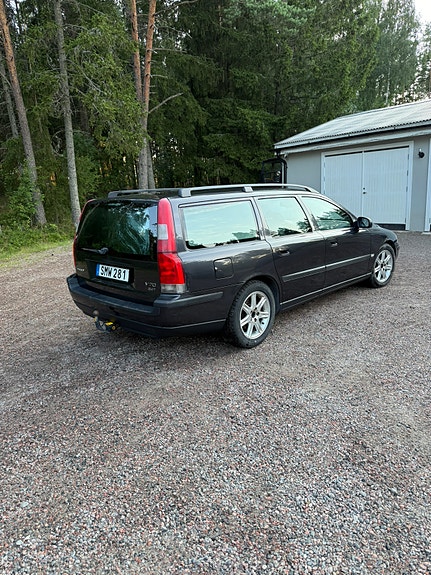 Volvo V70 4 of 5