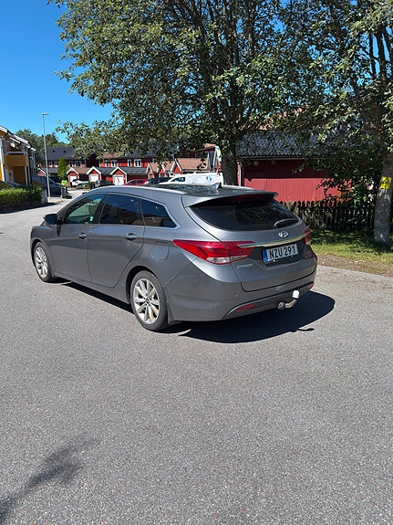 Hyundai i40 2 of 10