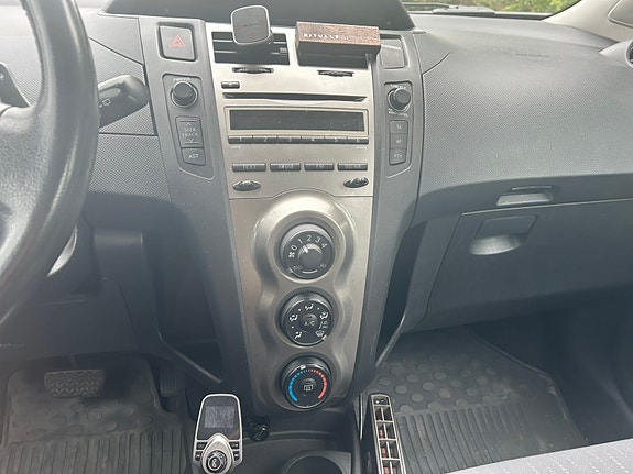 Toyota Yaris 9 of 11