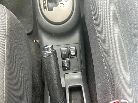 Toyota Yaris 7 of 11