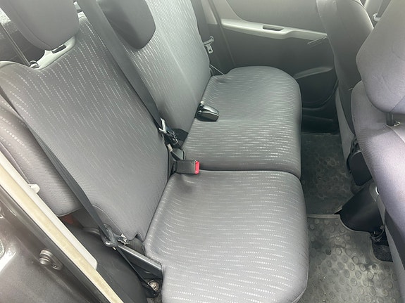 Toyota Yaris 8 of 11