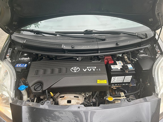 Toyota Yaris 5 of 11