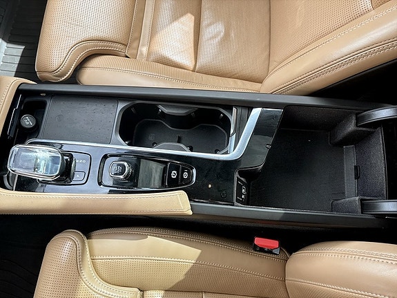 Volvo XC90 15 of 22