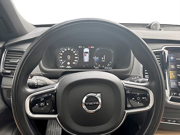 Volvo XC90 9 of 22