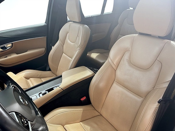 Volvo XC90 6 of 22