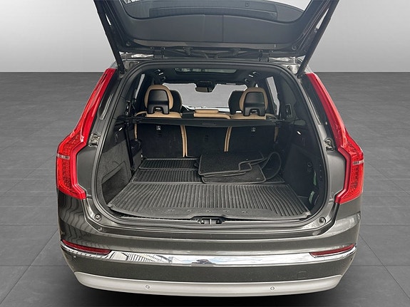 Volvo XC90 22 of 22