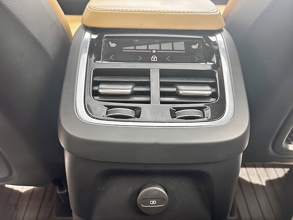 Volvo XC90 19 of 22