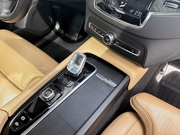 Volvo XC90 16 of 22