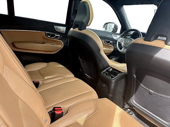 Volvo XC90 18 of 22