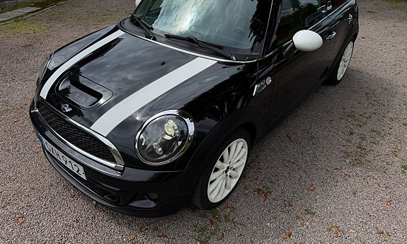 MINI Cooper S 2 of 5