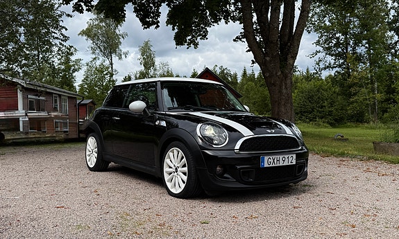 MINI Cooper S 3 of 5