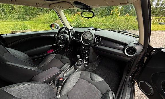 MINI Cooper S 8 of 10
