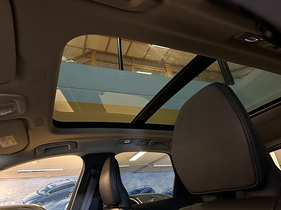 Volvo XC60 8 of 15