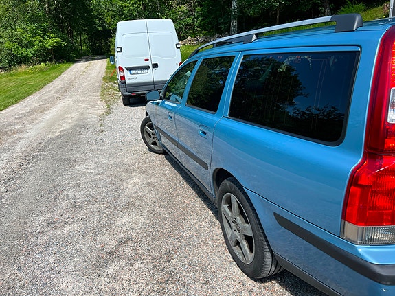 Volvo V70 4 of 5
