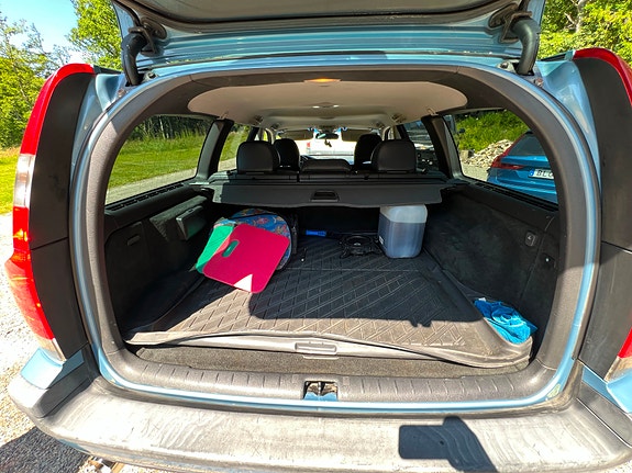 Volvo V70 3 of 5