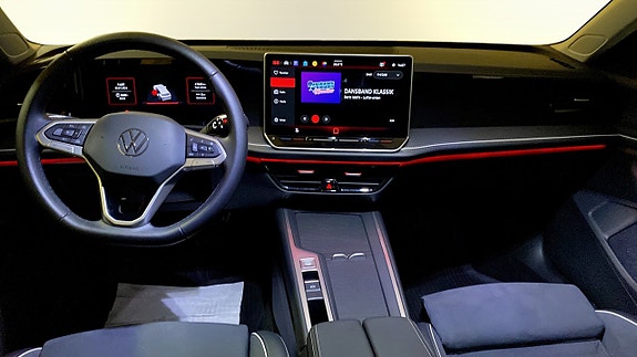 Volkswagen Passat 10 of 13