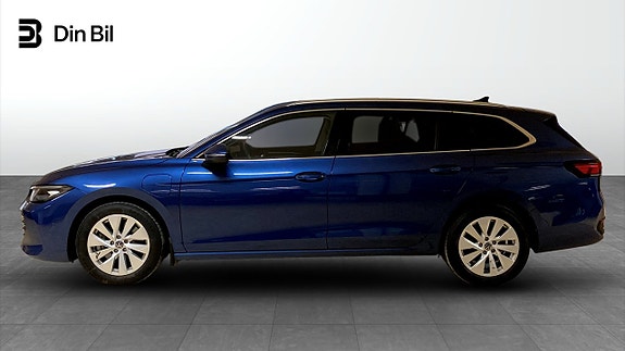 Volkswagen Passat 2 of 13