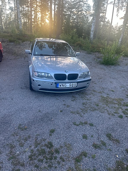 BMW 318i 3 of 4