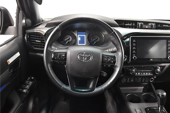 Toyota HiLux 2 of 5