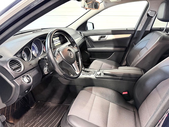 Mercedes-Benz C180 8 of 16