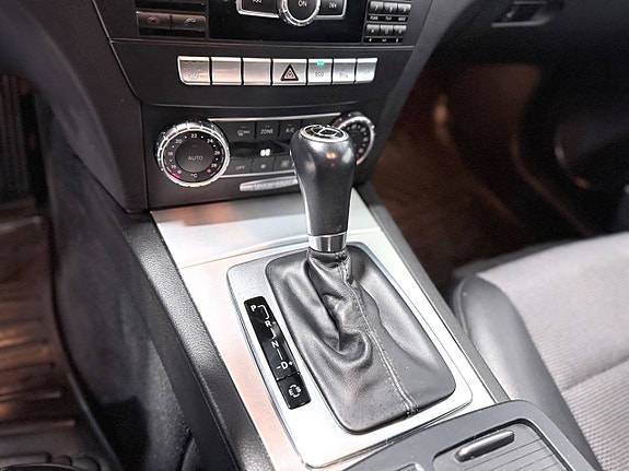 Mercedes-Benz C180 11 of 16