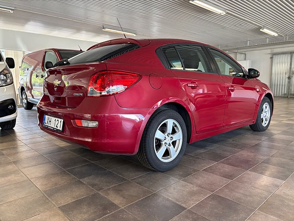 Chevrolet Cruze 4 of 5
