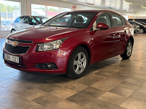 Chevrolet Cruze 2 of 5