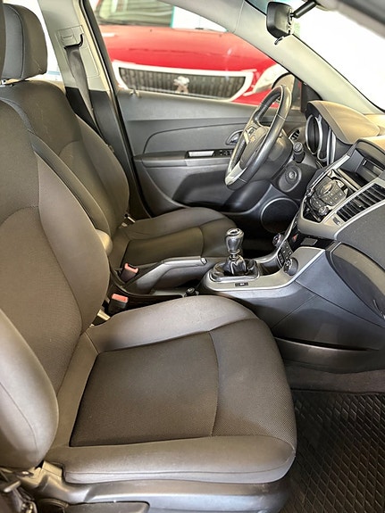 Chevrolet Cruze 5 of 5