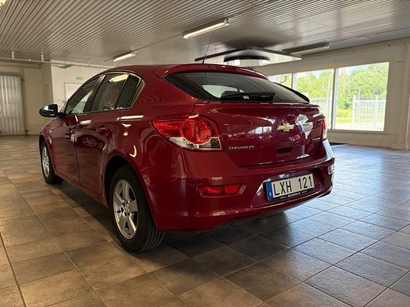 Chevrolet Cruze 3 of 5