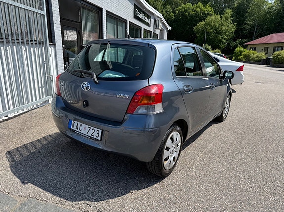Toyota Yaris 3 of 13