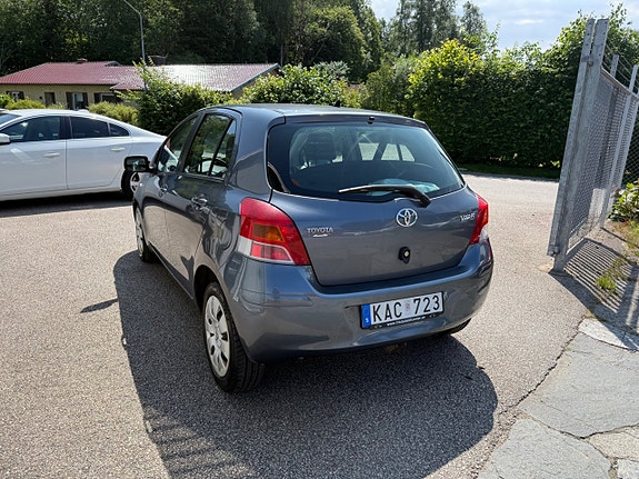 Toyota Yaris 4 of 13