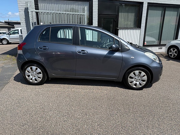 Toyota Yaris 6 of 13
