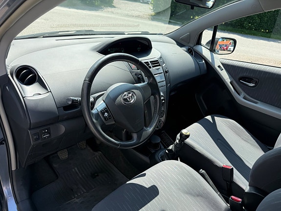 Toyota Yaris 10 of 13