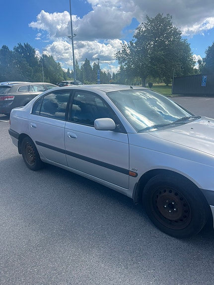 Toyota Avensis 3 of 6