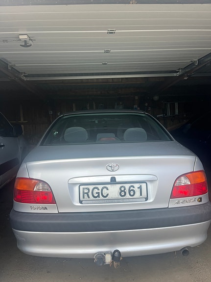 Toyota Avensis 2 of 6