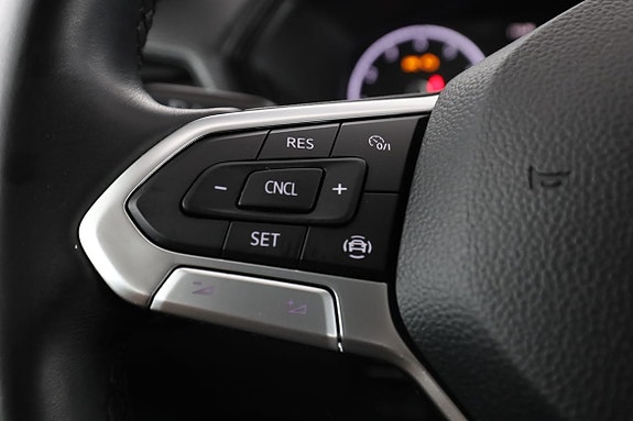 Volkswagen T-Cross 24 of 28