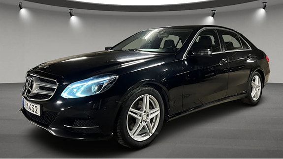 Mercedes-Benz E220 2 of 5