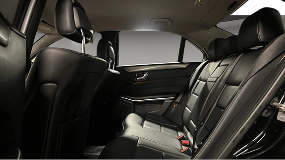Mercedes-Benz E220 7 of 8