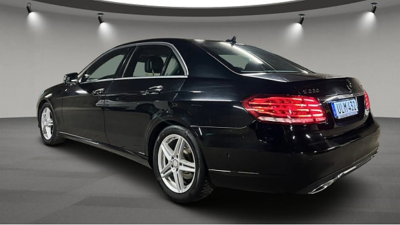 Mercedes-Benz E220 4 of 5