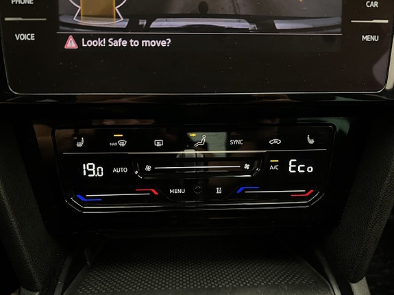 Volkswagen Passat 28 of 30