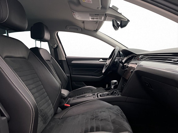 Volkswagen Passat 30 of 30